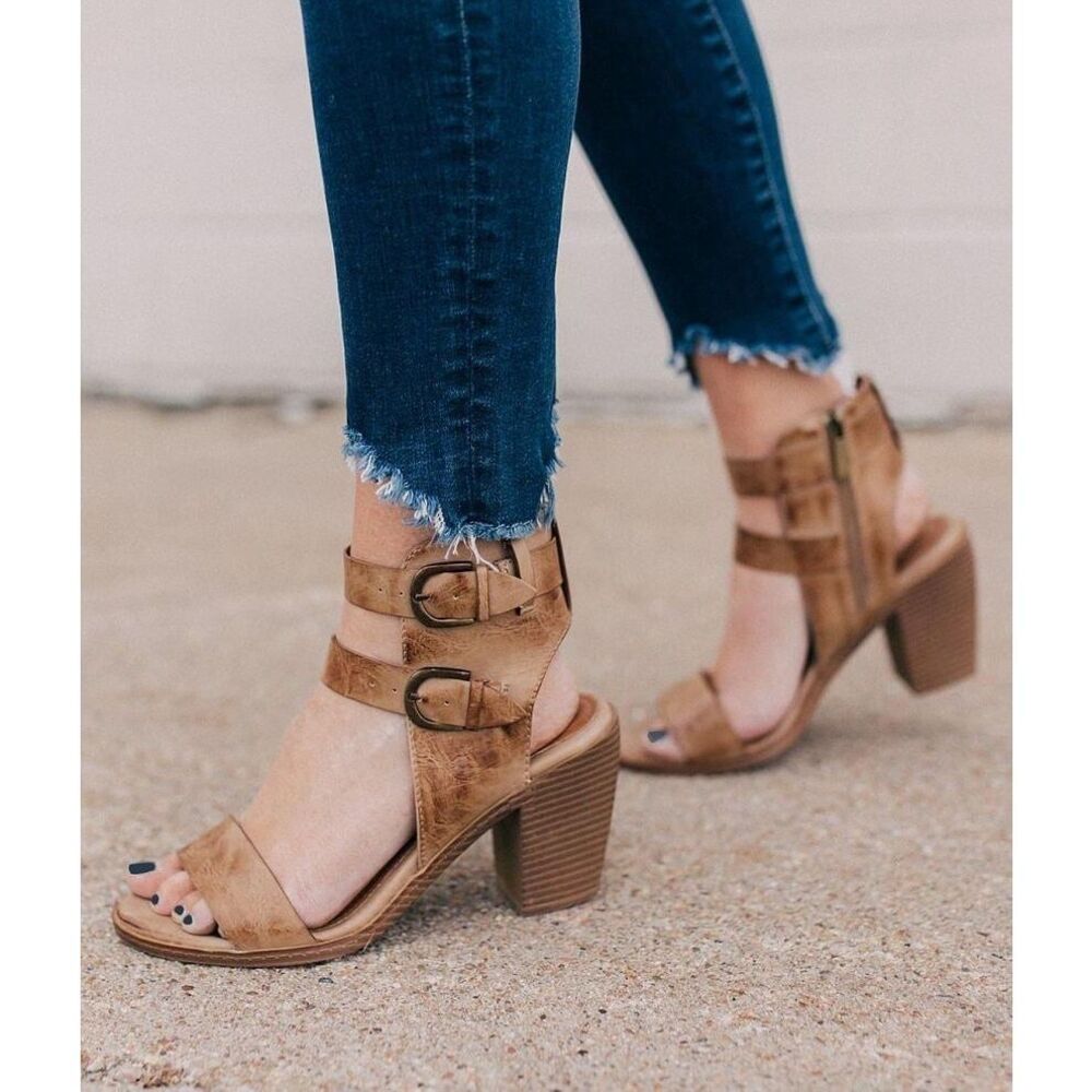 Vintage 93 Womens Ankle High Sandal Tan Faux Leather Side Zip Sz 6